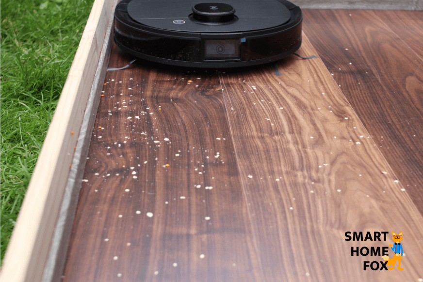 Deebot OZMO T8 AIVI navigates very close to skirtings